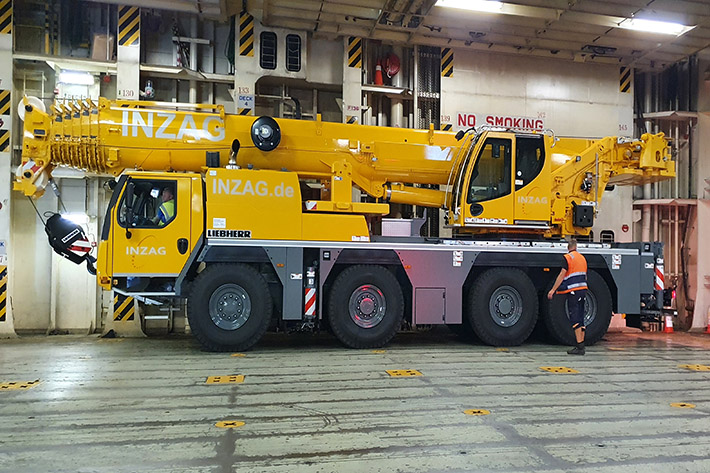 Road construction in Africa: INZAG procures Liebherr LTM 1090-4.2 mobile crane for Ghana