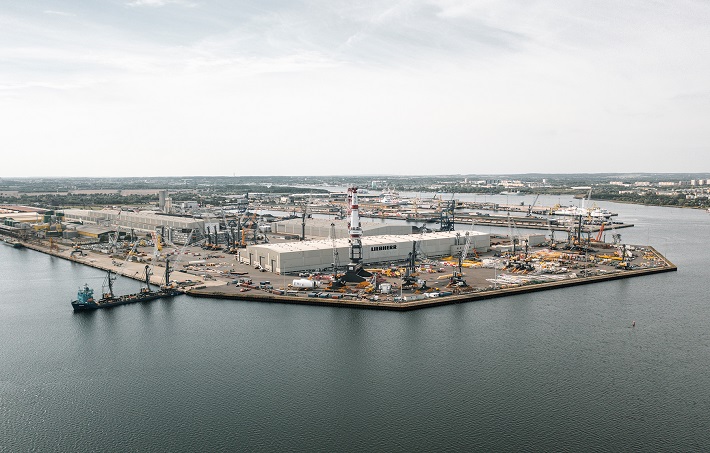 Noatum adquiere tres grúas móviles portuarias Liebherr, de la serie LHM, para sus terminales marítimas en España