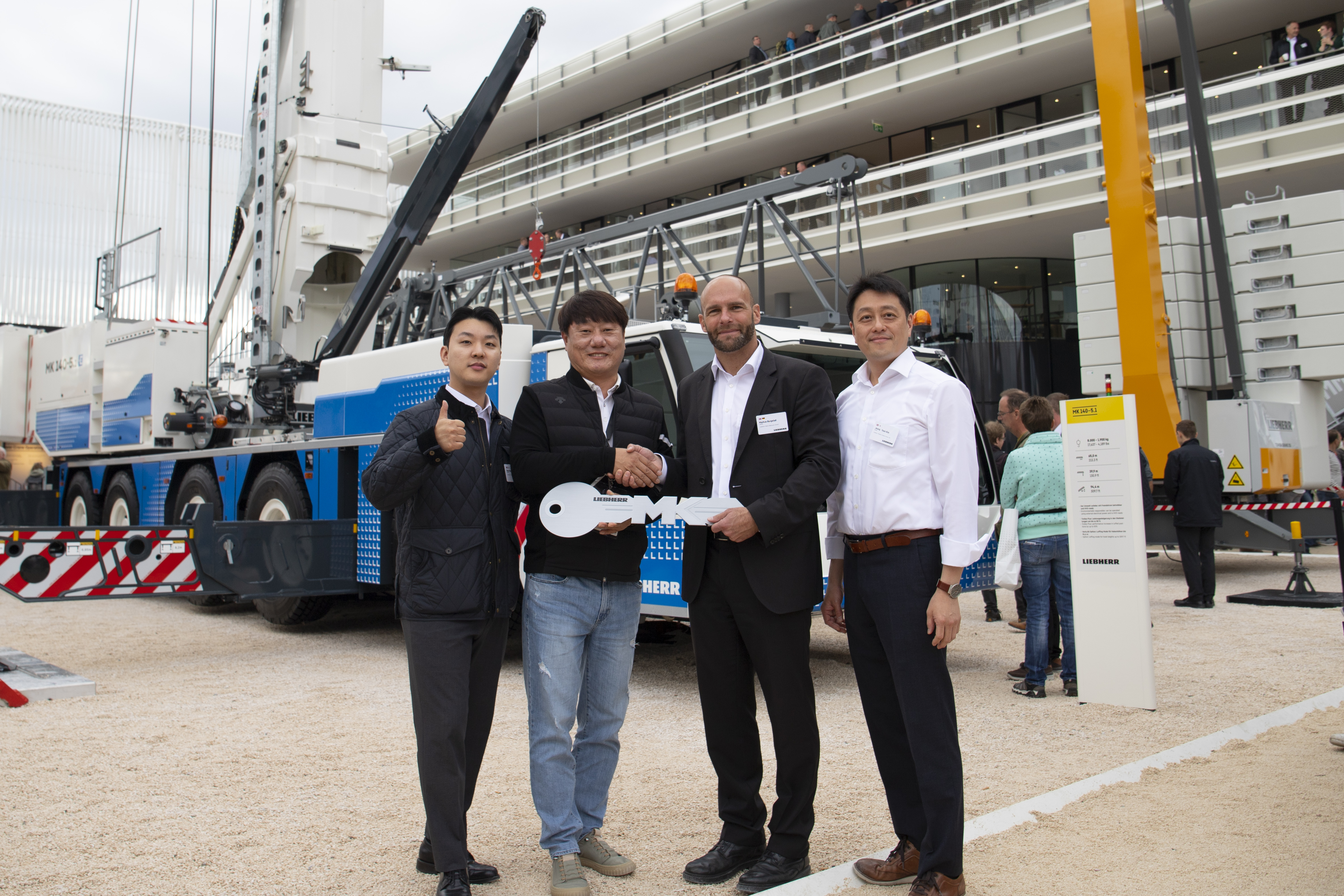 Two mobile construction cranes from Liebherr go to South Korea