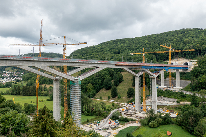 Faster rail travel: Liebherr cranes help build the Filstal Bridge