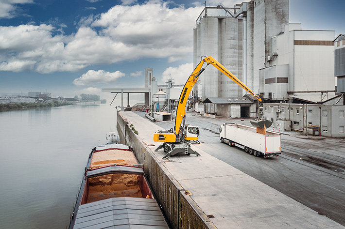 Auf der Bauma 2022: Drei Liebherr-Umschlagmaschinen für bayernhafen Nürnberg und Roth