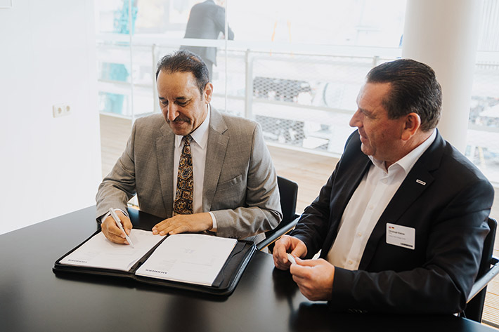 18 Liebherr mobile cranes for Saudi Arabia: GHHL signs contract at Bauma