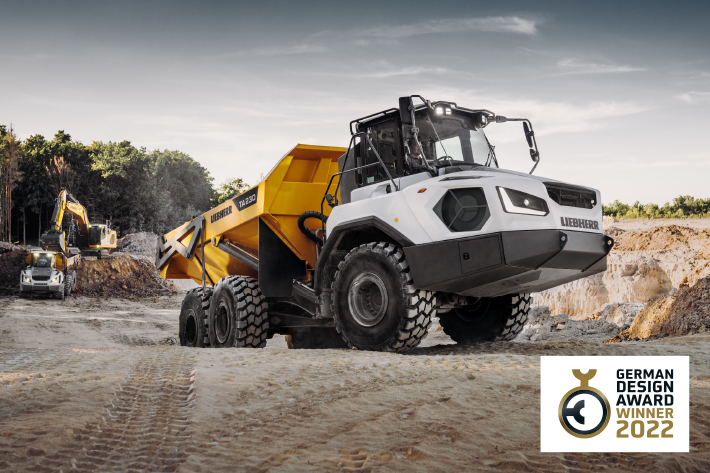 German Design Award 2022 für knickgelenkten Muldenkipper von Liebherr