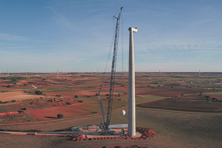 In Spain's largest wind farm: Transbiaga with three Liebherr LG&nbsp;1750s in operation