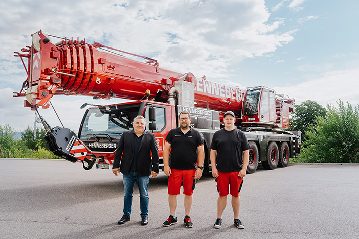 Double pack: Henneberger&nbsp;Schwerlast takes delivery of two new Liebherr mobile&nbsp;cranes