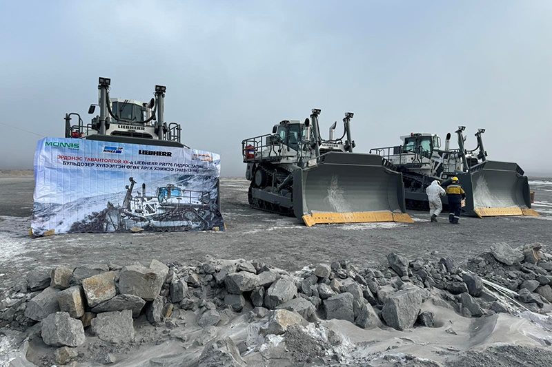 Liebherr delivers dozers for Mines Up