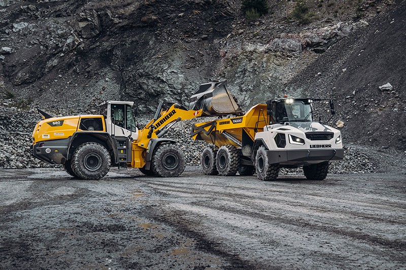 リープヘル　LIEBHERR 大型カレンダー　2024 モデルトラックファクトリー