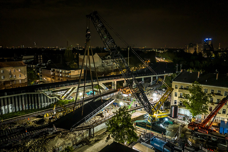 Thömen assembles two railway bridges in Berlin with a Liebherr LR 1800-1.0