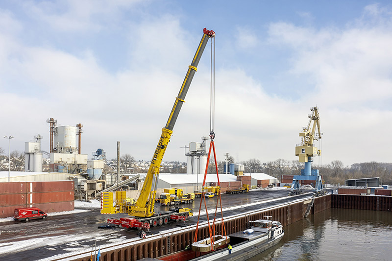 Heavyweight loading begins – two new cranes for Flossdorf