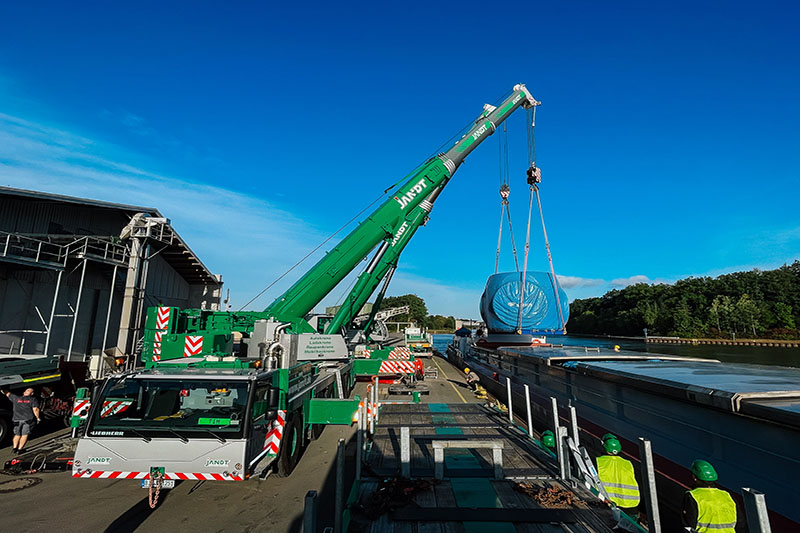 Jandt adds second LTM 1250-5.1 to its crane fleet - first use for demanding tandem lift