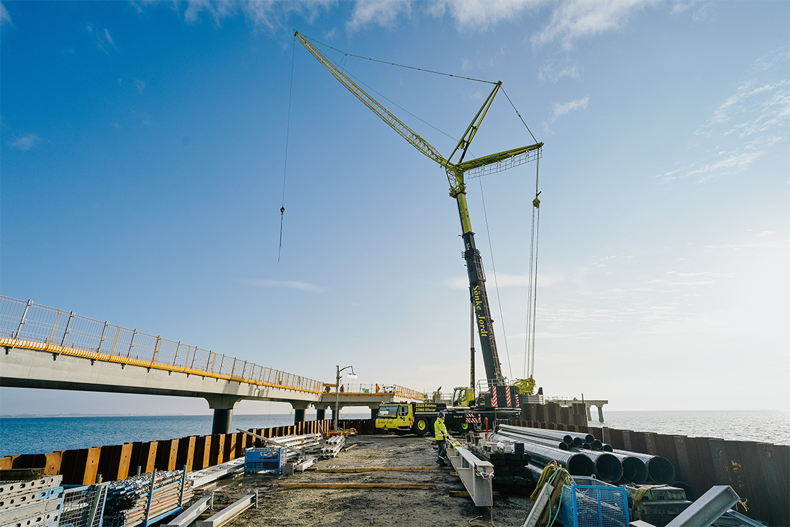 Working on water: LTM 1300-6.2 from Sönke Jordt erects pier
