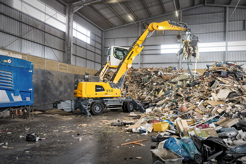 Elektrisierender Neuzugang: Hoffmann erweitert Maschinenflotte mit einem Liebherr LH 26 M Elektro Industry