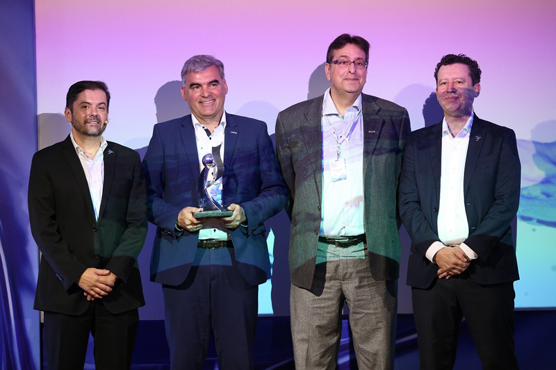 Liebherr receives Best Supplier Award from Embraer