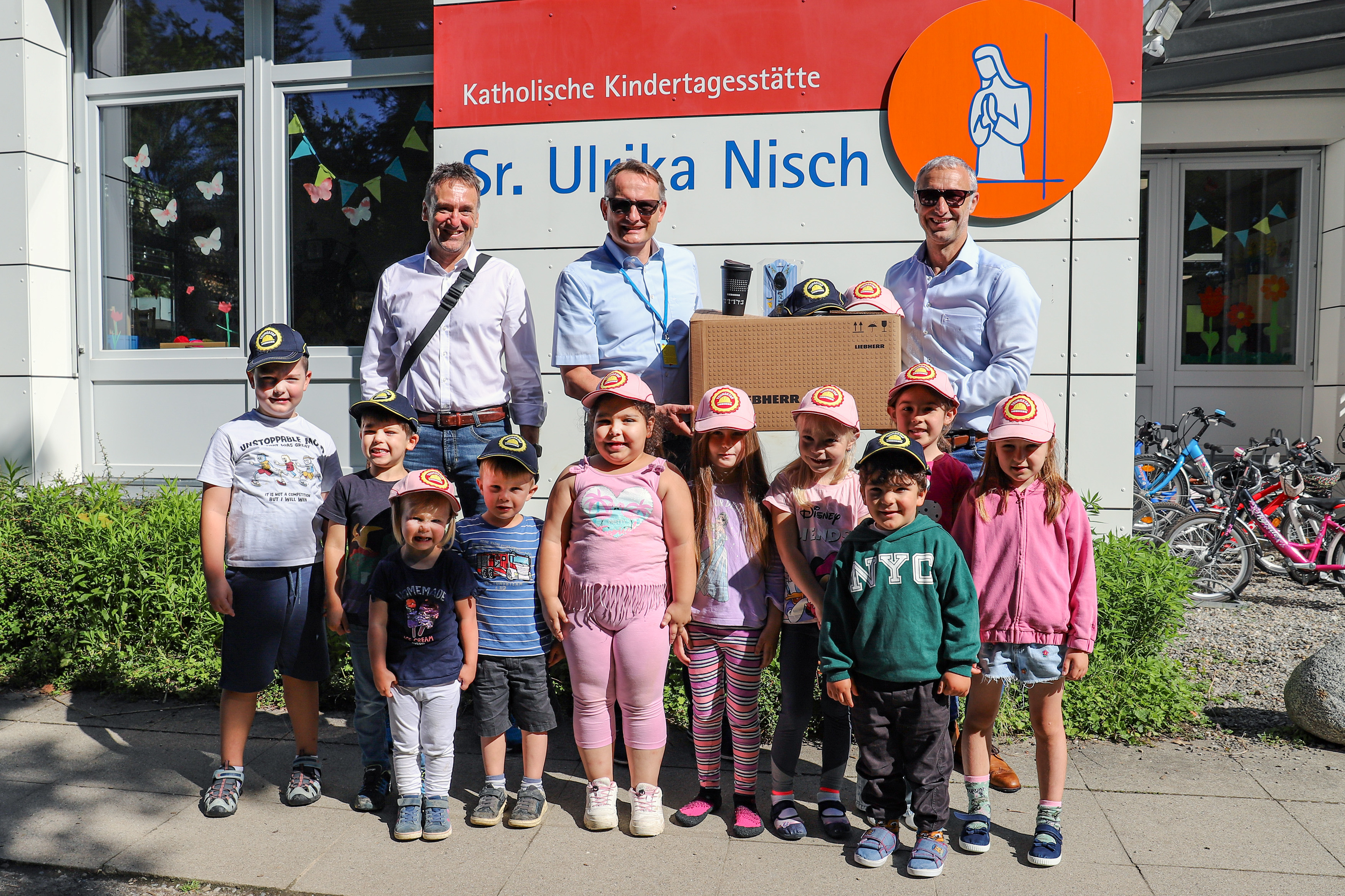 Liebherr übergibt Geschenke für das Biberacher Schützenfest