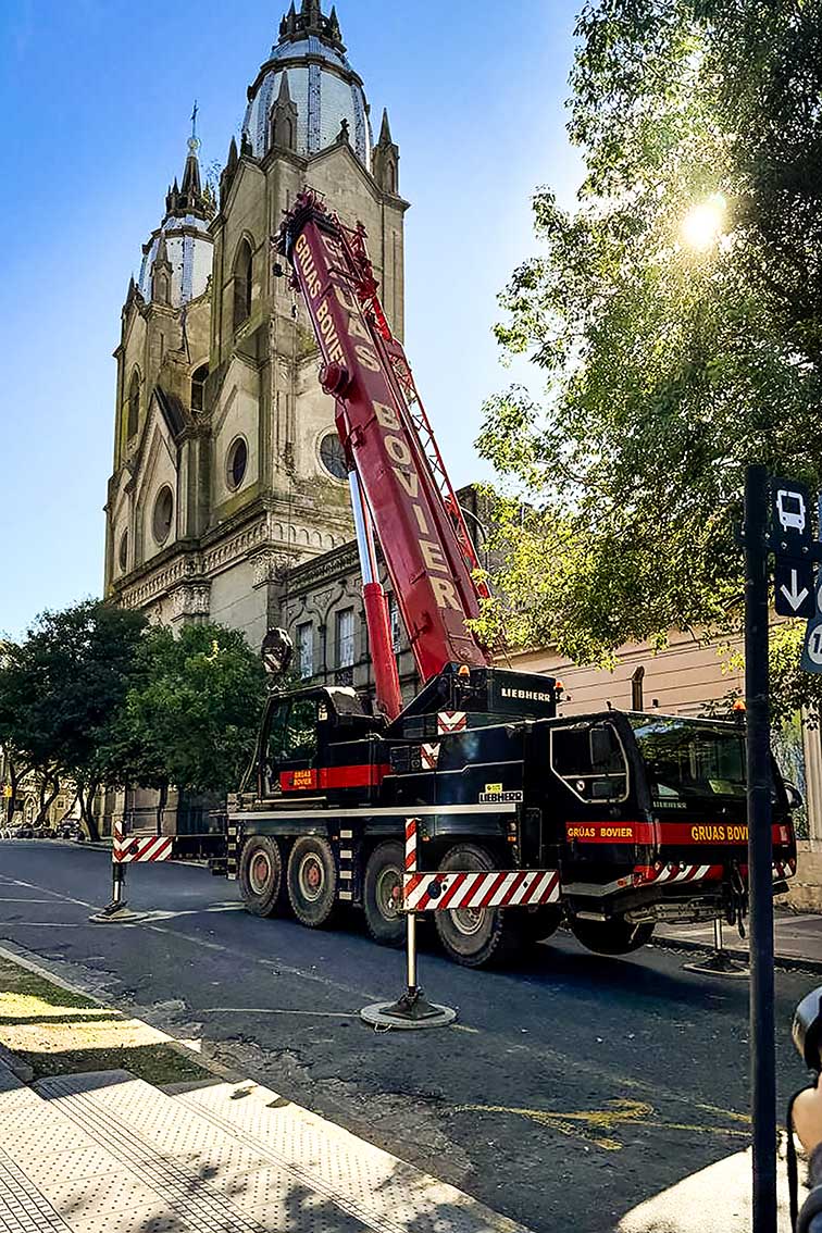 Reaching for the stars – LTM 1060/2 from GRÚAS BOVIER SRL hoists meteorites in Argentina