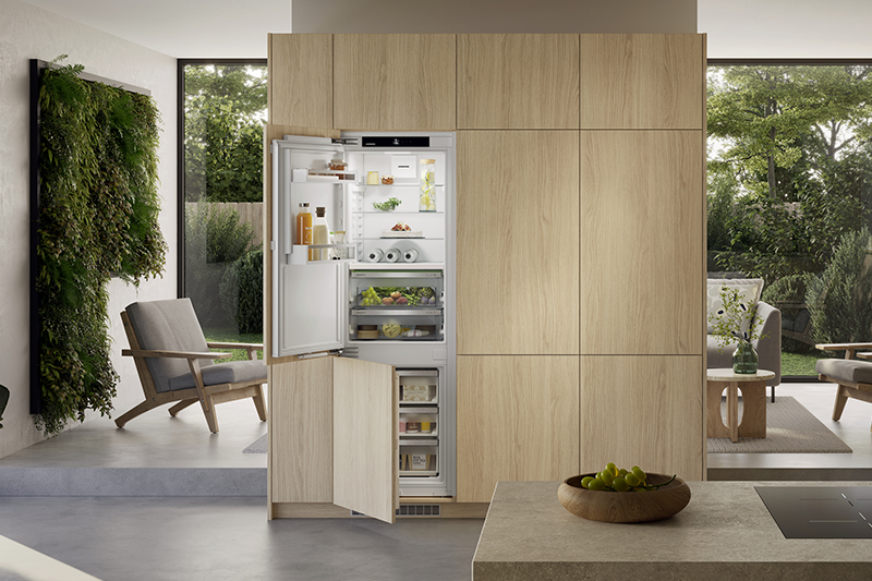 Even more energy efficient: Liebherr presents its first fully integrated fridge-freezer in class A and other top-performing models