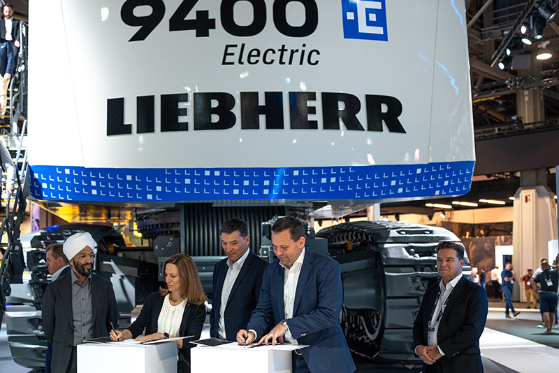 BHP and Liebherr sign new Global Framework Agreement at MINExpo 2024