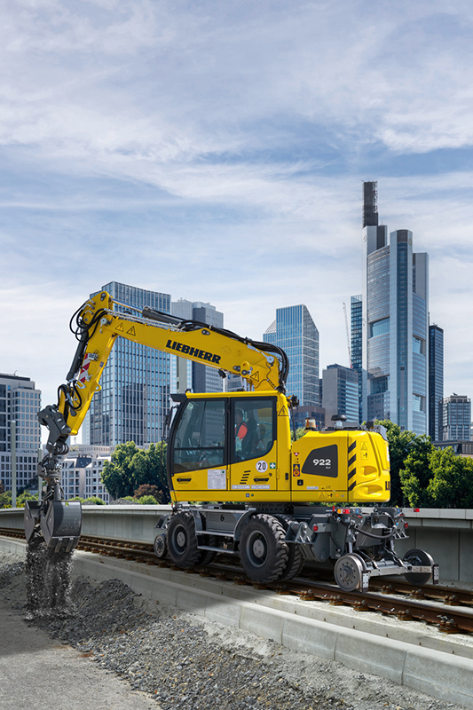 Liebherr presents the A 922 railroad excavator at Innotrans 2024