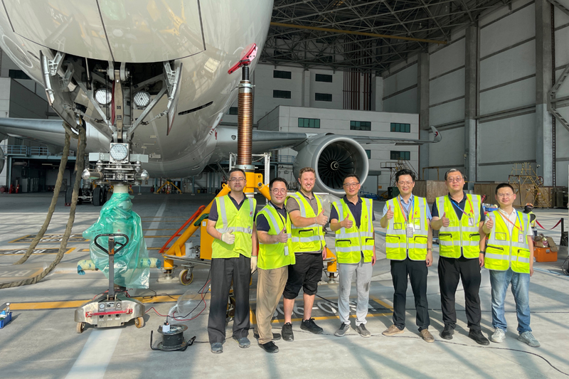 Liebherr supports China Eastern Airlines in Airbus A350 nose landing gear maintenance