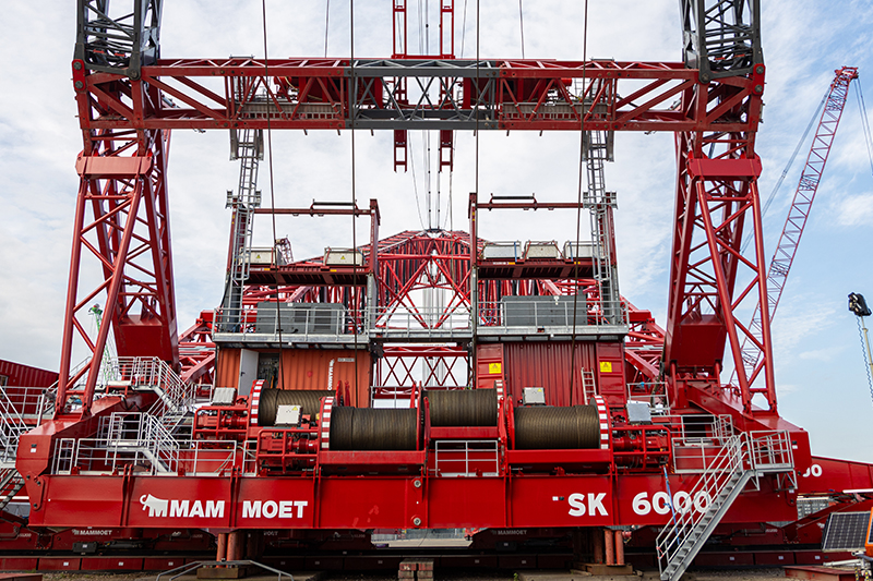 Liebherr supplies rope winches for the world's strongest ring crane