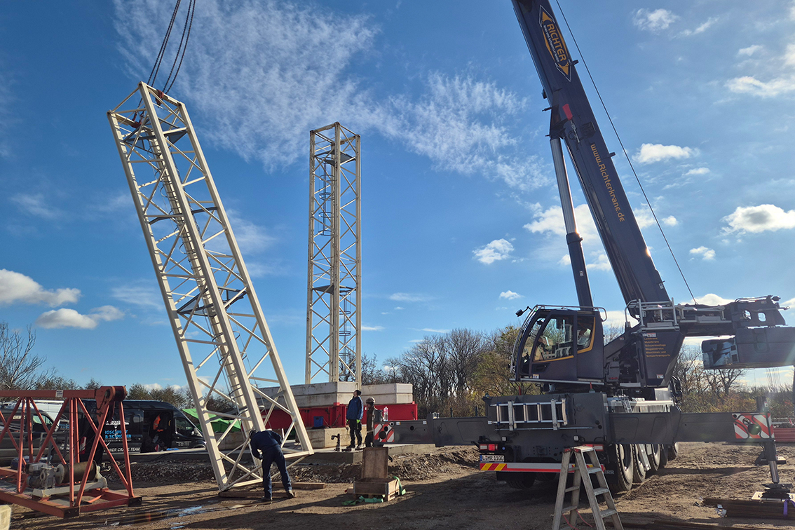 Cranes by the dozen: Richter Kran und Schwerlast GmbH takes delivery of an LTM 1100-5.3