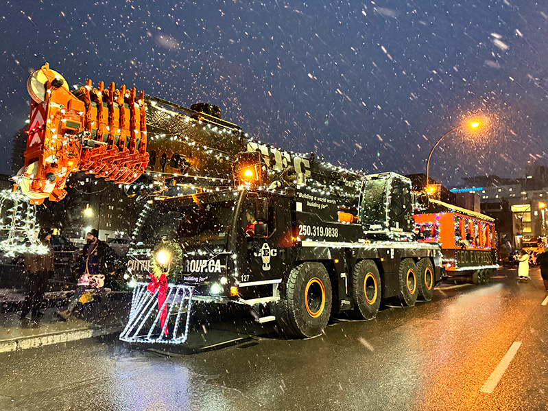 Crane becomes a Christmas locomotive