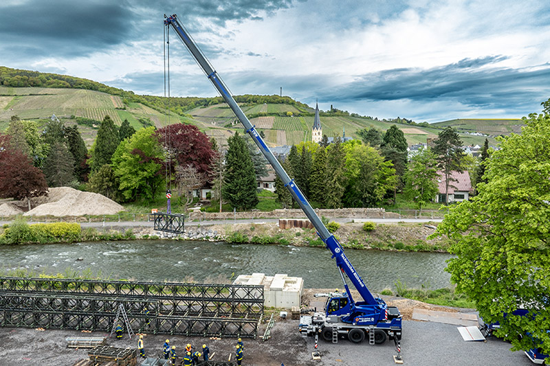 Nine out of twelve delivered – the German Federal Agency for Technical Relief places its trust in Liebherr compact cranes