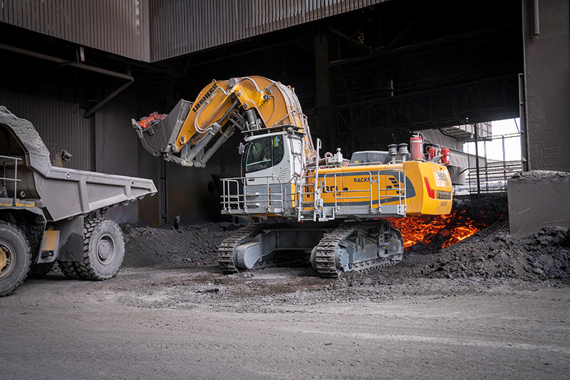 Special excavators: the Liebherr R 980 SME in slag handling operations