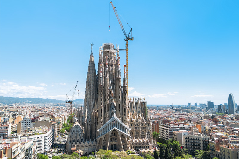 Liebherr luffing jib cranes are working on the final phase of the Sagrada Família construction project