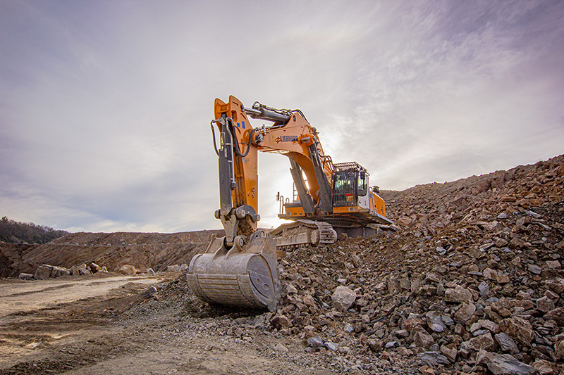 The Liebherr R 992 crawler excavator: high performance and low emissions at CMSE