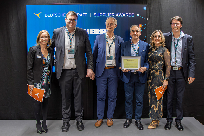 Liebherr receives Best Performer Award from Deutsche Aircraft