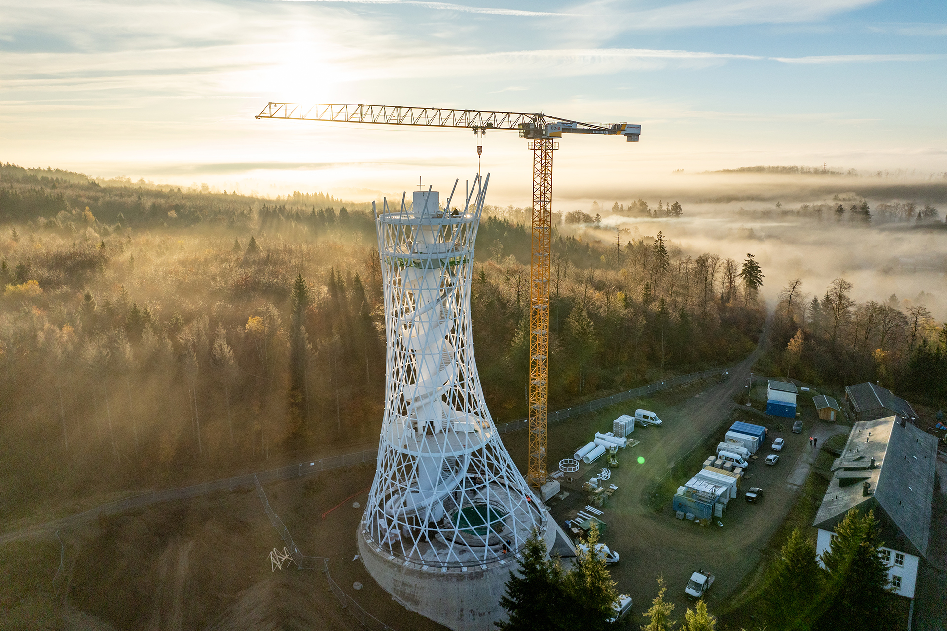 Largest witches’ broom in the world: Liebherr tower crane lifts steel components for regional attraction ‘Harzer Hexenreich’