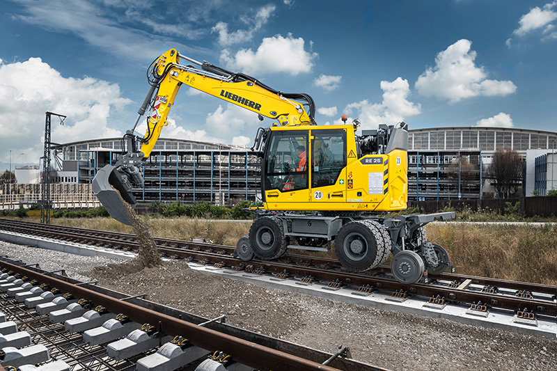 Setting the course for the future: RE 25 M railroad excavator celebrates its premiere at Bauma 2025