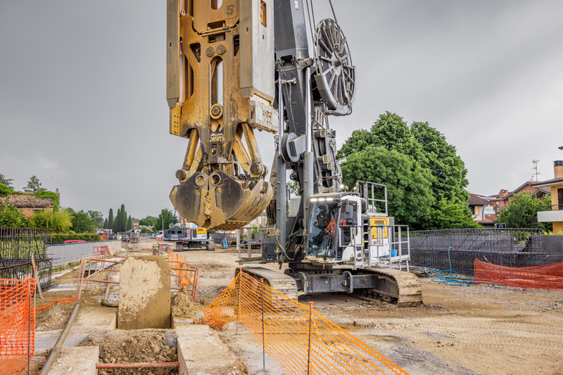 New carrier machine for slurry wall construction LBX 600 unplugged
