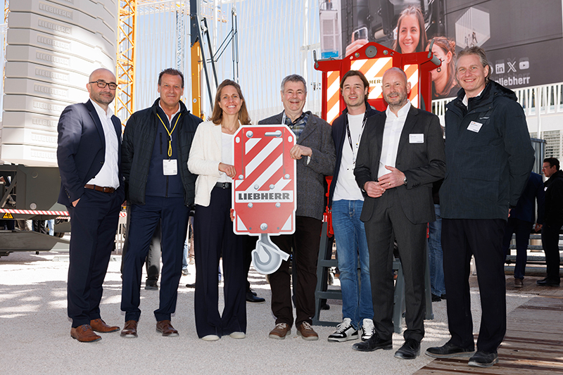 Liebherr sells new 195 HC-LH hydraulic luffing jib crane to City Lifting