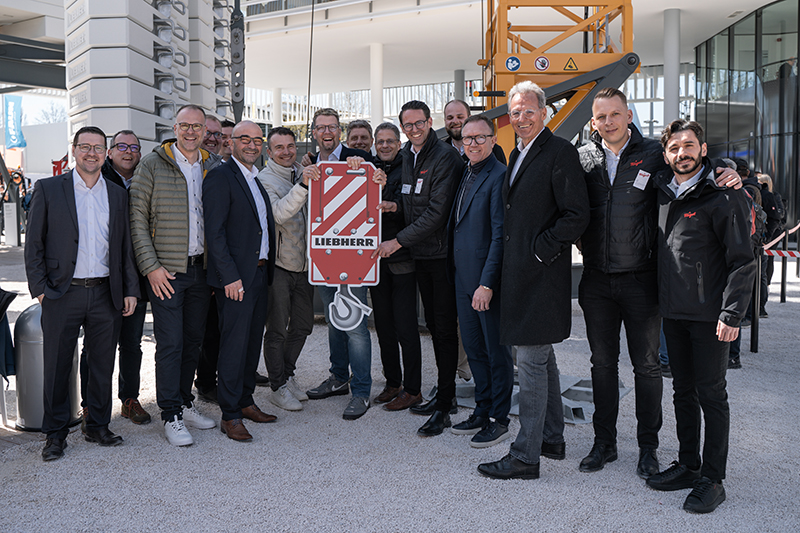 Liebherr delivers eight new cranes to LEONHARD WEISS