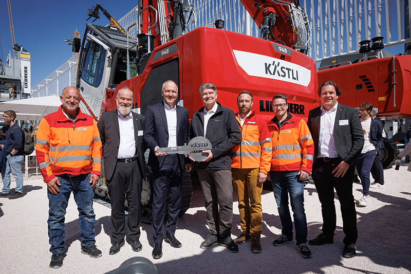 Kästli Bau AG takes delivery of its new Liebherr R 945 crawler excavator at Bauma 2025