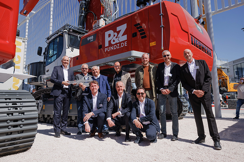 Handover of a customised Liebherr R 998 SME crawler excavator to Prangenberg & Zaum GmbH