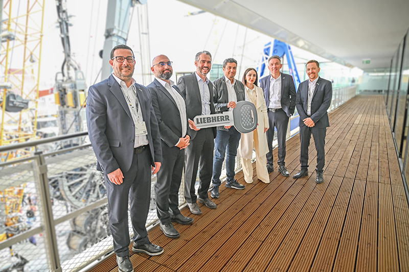At Bauma: Liebherr-Mischtechnik GmbH hands over two Betomix 3.0 mixing plants to Al Bassami Group Co.