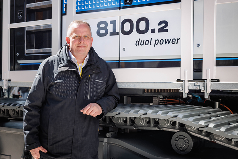 Joachim Kern answers at Bauma three questions about the first fully electric duty cycle crawler crane HS 8100.2 dual power
