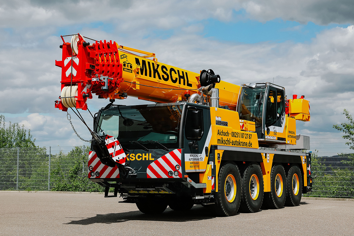 Fleet renewed and expanded: Two new Liebherr mobile cranes for Mikschl Autokrane GmbH