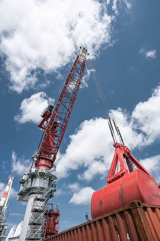 All-electric CBG 500 E transshipment cranes for Associated Terminals