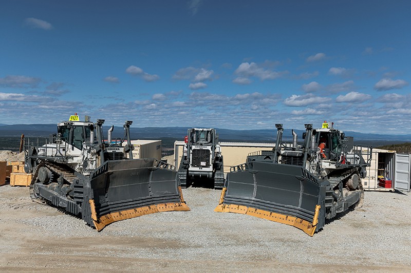 LIEBHERRジャンク品WTNes 2956 Index 20 / 001 Liebherr-Canada delivers brand-new PR 776 dozers to Gibraltar