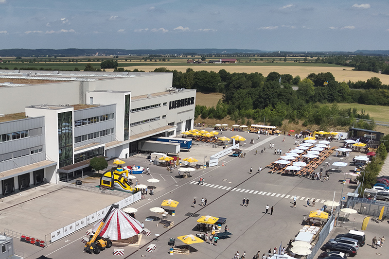 Zehn Jahre in Oberopfingen: Familienfest der Liebherr-Logistics GmbH