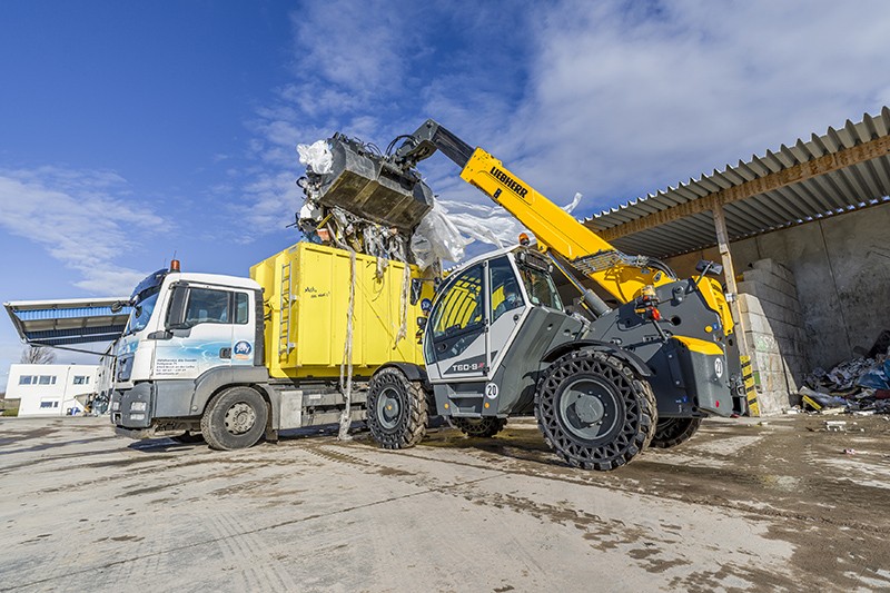 Universal machine in the fleet of Jüly Abfallservice GmbH - Liebherr