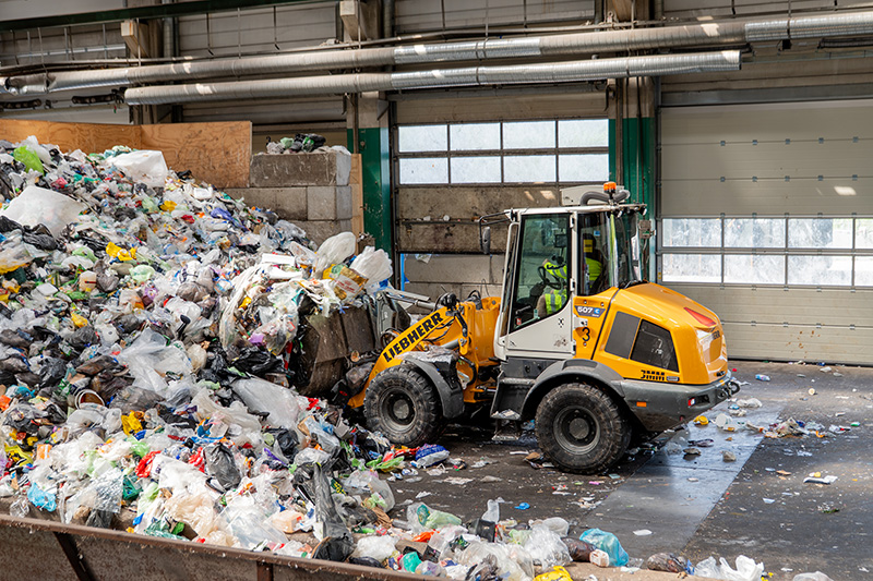 Danish waste company ARC invests in eight battery-electric Liebherr L 507 E wheel loaders to cut CO2