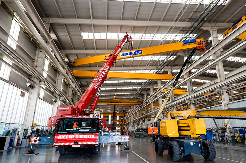 Overhead crane renewal at Liebherr: Schmidbauer strong with Rieger & Moser as a team