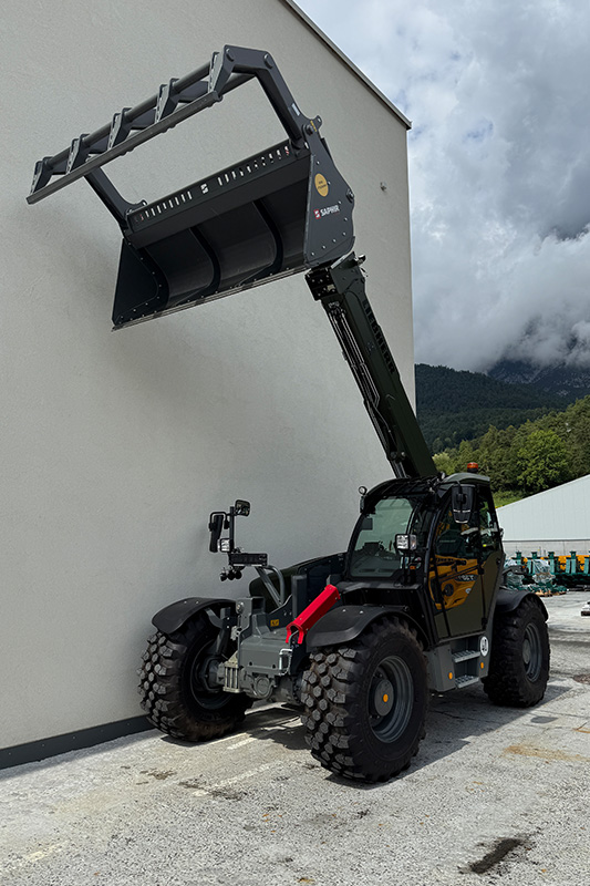 Liebherr 黒 ベスト M T 60-9s on display: Liebherr's versatile telescopic handler for