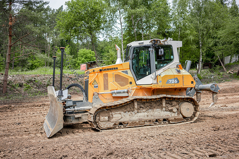 Liebherr expands digital integration with Unicontrol on G8 crawler dozer