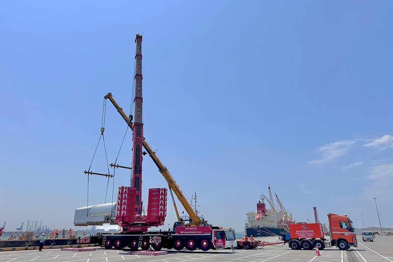 Liebherr LTM 1450-8.1 mobile crane strengthens MMETC MODERN fleet